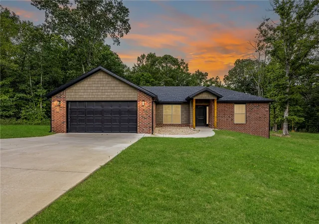 Photo 1 of Single family home for sale at 3 Bridle Cir, Bella Vista, AR 72715 | MLS# 1342693 | Listing updated on 2026-10-02