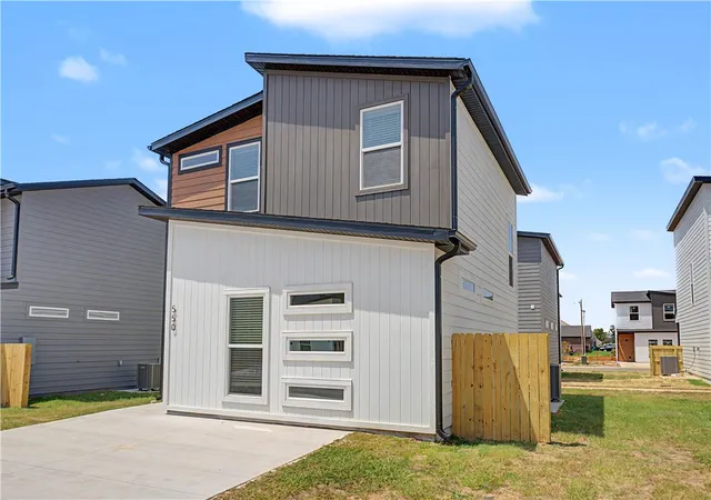 Photo 2 of Single family home for sale at 550 Solar St, Bentonville, AR 72713 | MLS# 1343022 | Listing updated on 2026-09-02