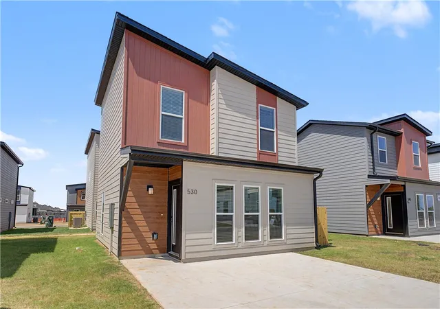 Photo 3 of Single family home for sale at 530 Solar St, Bentonville, AR 72713 | MLS# 1343028 | Listing updated on 2026-09-02