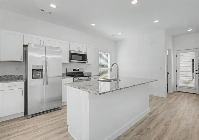 Photo 3 of Single family home for sale at 530 Solar St, Bentonville, AR 72713 | MLS# 1343028 | Listing updated on 2026-09-02