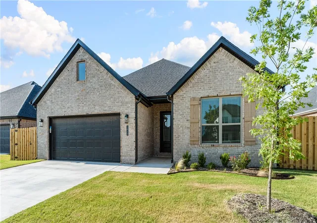 Photo 2 of Sale Pending at 1812 Farmer St, Pea Ridge, AR 72751 | MLS# 1343041 | Listing updated on 2026-09-06