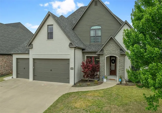 Photo 2 of Sale Pending at 609 Hendrix St, Bentonville, AR 72712 | MLS# 1343247 | Listing updated on 2026-08-31