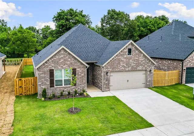 Photo 2 of Single family home for sale at 2116 Porter St, Pea Ridge, AR 72751 | MLS# 1343349 | Listing updated on 2026-10-05