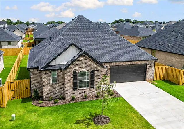 Photo 2 of Single family home for sale at 1810 Farmer St, Pea Ridge, AR 72751 | MLS# 1343486 | Listing updated on 2026-10-05