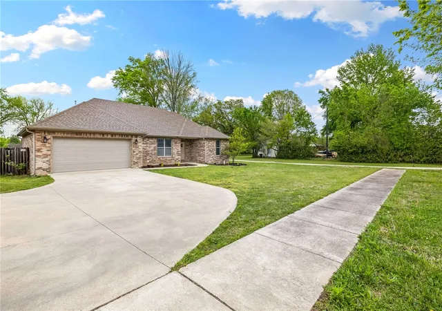 Photo 3 of Single family home for sale at 5642 E Huntsville Rd, Fayetteville, AR 72701 | MLS# 1342939 | Listing updated on 2026-09-11