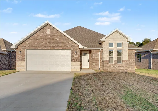 Photo 2 of Single family home for sale at 2833 Roe Deer St, Springdale, AR 72762 | MLS# 1343705 | Listing updated on 2026-10-14