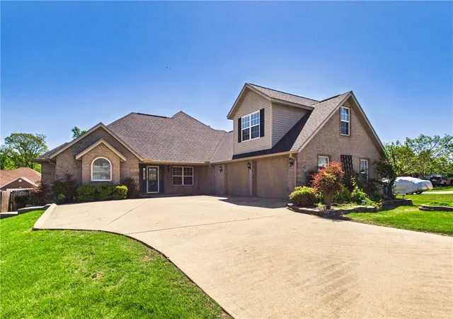 Photo 4 of Single family home for sale at 705 Maidstone Ave, Bentonville, AR 72712 | MLS# 1343657 | Listing updated on 2026-08-28
