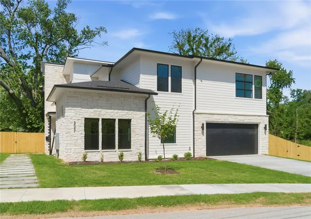 Photo 3 of Single family home for sale at 227 Ne H St, Bentonville, AR 72712 | MLS# 1343747 | Listing updated on 2026-08-31