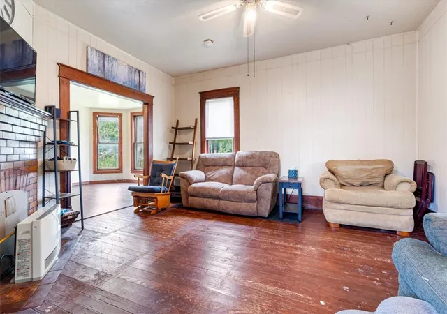 Photo 3 of Single family home for sale at 407 S Britt St, Siloam Springs, AR 72761 | MLS# 1344209 | Listing updated on 2026-09-05