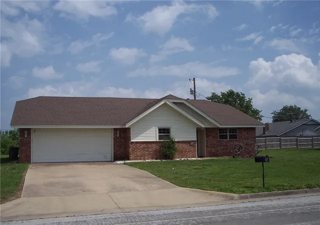 Photo 2 of Single family home for sale at 1538 S Heritage Cir, Rogers, AR 72758 | MLS# 1344205 | Listing updated on 2026-09-02