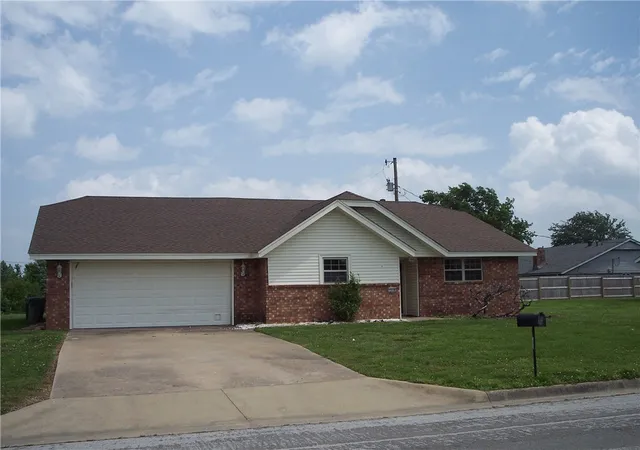Photo 3 of Single family home for sale at 1538 S Heritage Cir, Rogers, AR 72758 | MLS# 1344205 | Listing updated on 2026-09-02