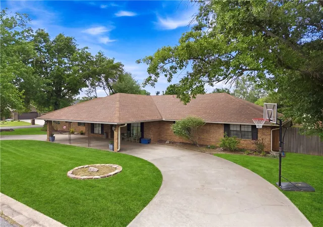 Photo 3 of Single family home for sale at 1613 S Colonial Cir, Sallisaw, OK 74955 | MLS# 1343722 | Listing updated on 2026-10-21