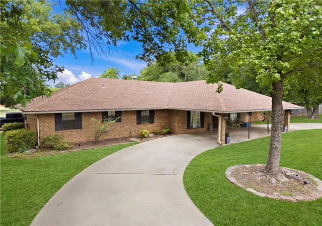 Photo 4 of Single family home for sale at 1613 S Colonial Cir, Sallisaw, OK 74955 | MLS# 1343722 | Listing updated on 2026-10-21