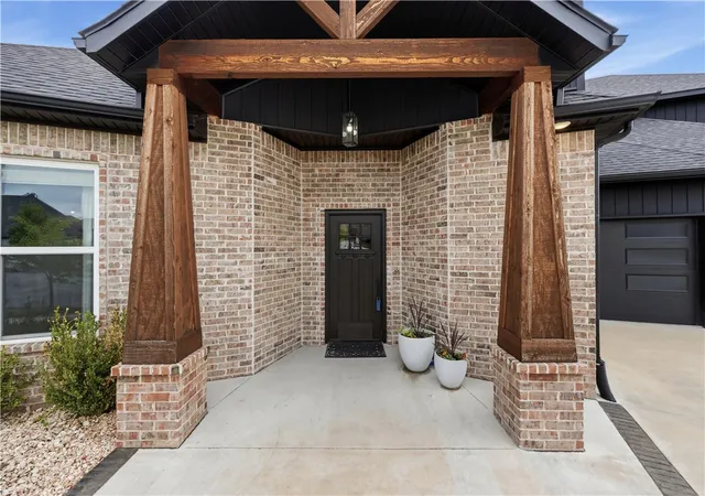 Photo 3 of Single family home for sale at 302 Sw Gunison Cvs, Bentonville, AR 72712 | MLS# 1343744 | Listing updated on 2026-10-07