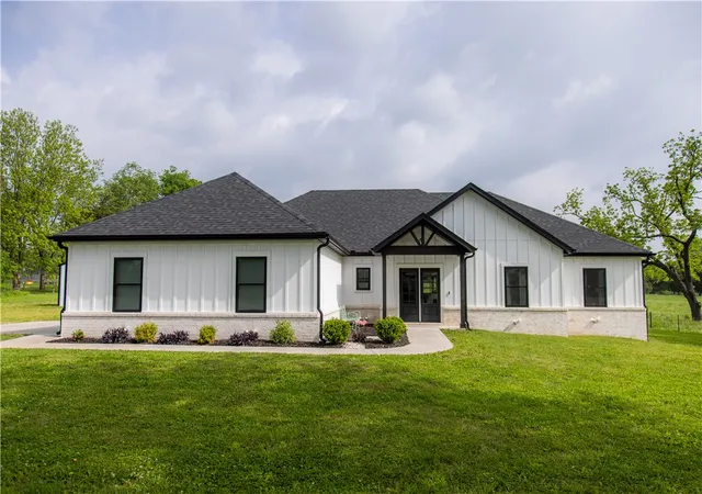 Photo 2 of Single family home for sale at 1213 W Pineville Rd, Washburn, MO 65772 | MLS# 1344853 | Listing updated on 2026-09-03