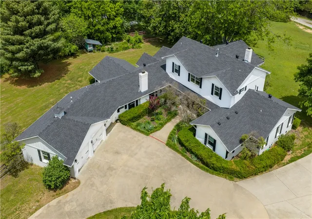 Photo 2 of Sale Pending at 2859 Cedar Hl Dr, Fayetteville, AR 72703 | MLS# 1345308 | Listing updated on 2026-09-03