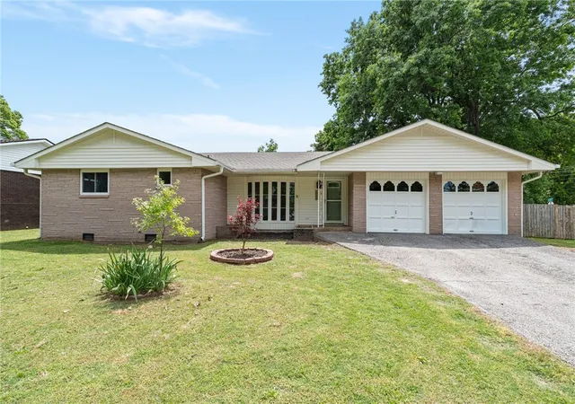Photo 2 of Sale Pending at 420 W Eliff St, Siloam Springs, AR 72761 | MLS# 1345339 | Listing updated on 2026-09-01