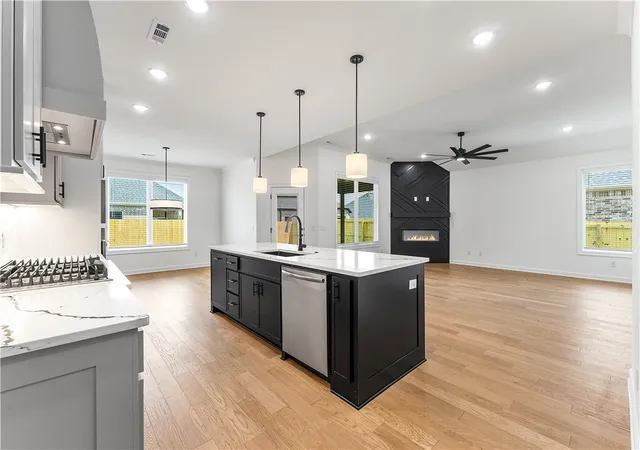 Photo 4 of Single family home for sale at 1506 Crystal Clear Ln, Cave Springs, AR 72718 | MLS# 1345492 | Listing updated on 2026-10-22