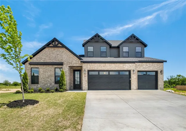Photo 2 of Single family home for sale at 431 Silverview Ave, Centerton, AR 72719 | MLS# 1346959 | Listing updated on 2026-08-30