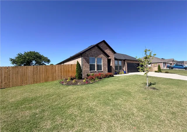 Photo 1 of Sale Pending at 5003 E Sugarloaf St, Siloam Springs, AR 72761 | MLS# 1347254 | Listing updated on 2026-09-03