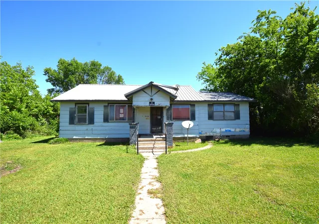 Photo 1 of Single family home for sale at 13 W Chestnut St, Stilwell, OK 74960 | MLS# 1347297 | Listing updated on 2026-09-06