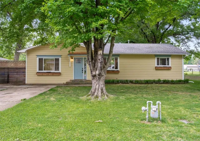 Photo 2 of Single family home for sale at 820 W Twin Springs St, Siloam Springs, AR 72761 | MLS# 1347413 | Listing updated on 2026-09-15