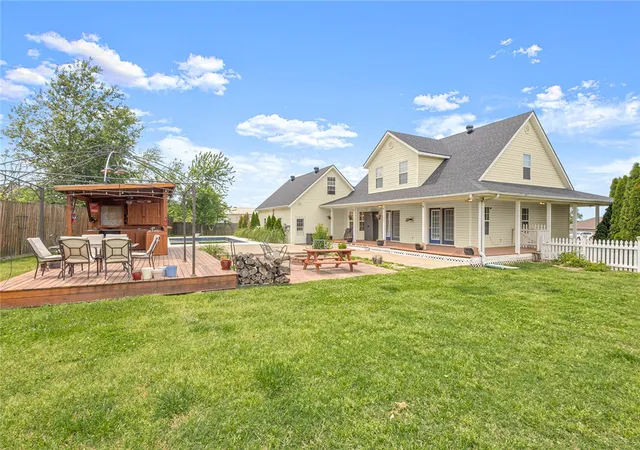 Photo 3 of Sale Pending at 8448 Glory Dr, Bentonville, AR 72713 | MLS# 1347603 | Listing updated on 2026-08-31