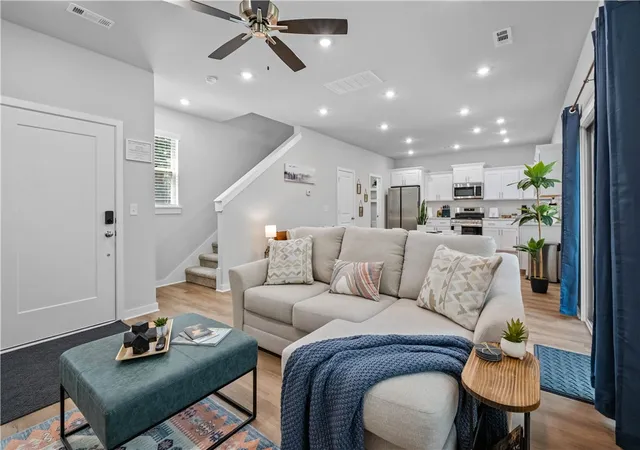 Photo 3 of Single family home for sale at 43 Saint Austell Dr, Bella Vista, AR 72714 | MLS# 1347670 | Listing updated on 2026-09-03