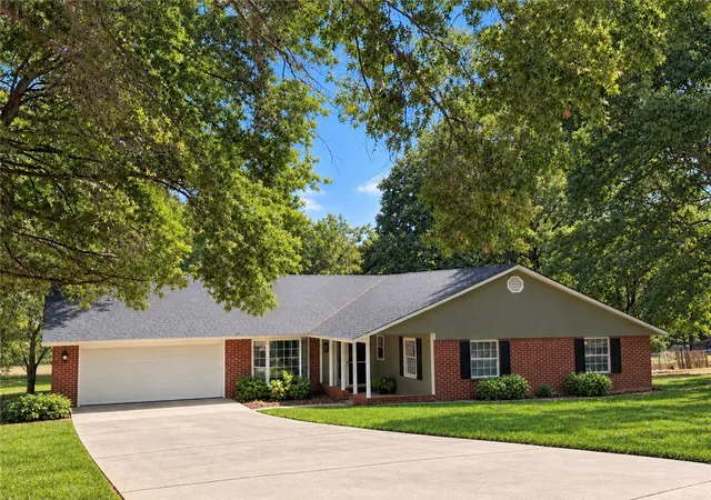 Photo 1 of Sale Pending at 2560 Orchard Hl Rd, Siloam Springs, AR 72761 | MLS# 1347625 | Listing updated on 2026-10-20
