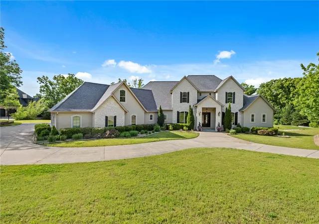 Photo 3 of Sale Pending at 6300 W Northgate Rd, Rogers, AR 72758 | MLS# 1347629 | Listing updated on 2026-08-31
