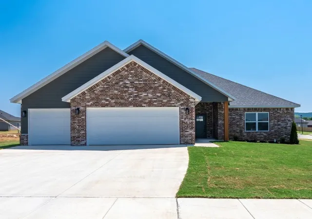 Photo 1 of Single family home for sale at 110 N Bloodhound Ave, Farmington, AR 72730 | MLS# 1348015 | Listing updated on 2026-08-29