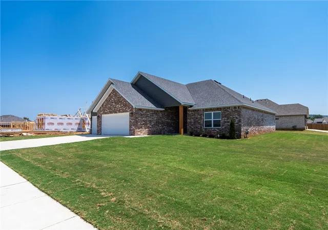 Photo 3 of Single family home for sale at 110 N Bloodhound Ave, Farmington, AR 72730 | MLS# 1348015 | Listing updated on 2026-08-29