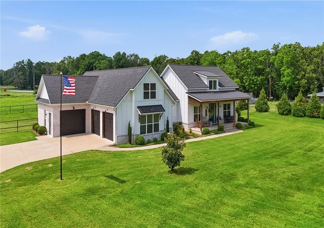 Photo 3 of Single family home for sale at 13885 N Mount Olive Rd, Gravette, AR 72736 | MLS# 1347981 | Listing updated on 2026-09-20