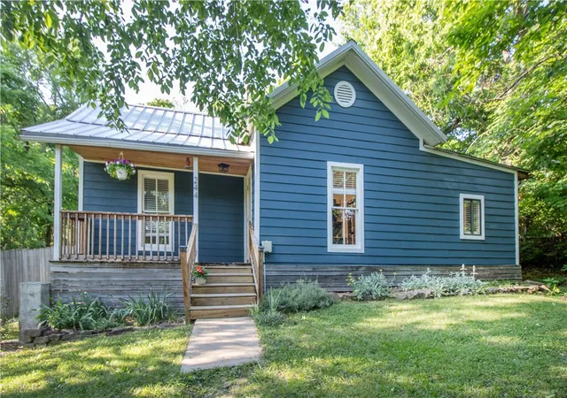 Photo 1 of Sale Pending at 244 E Huntsville Rd, Fayetteville, AR 72701 | MLS# 1347926 | Listing updated on 2026-09-10