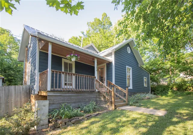 Photo 2 of Sale Pending at 244 E Huntsville Rd, Fayetteville, AR 72701 | MLS# 1347926 | Listing updated on 2026-09-10
