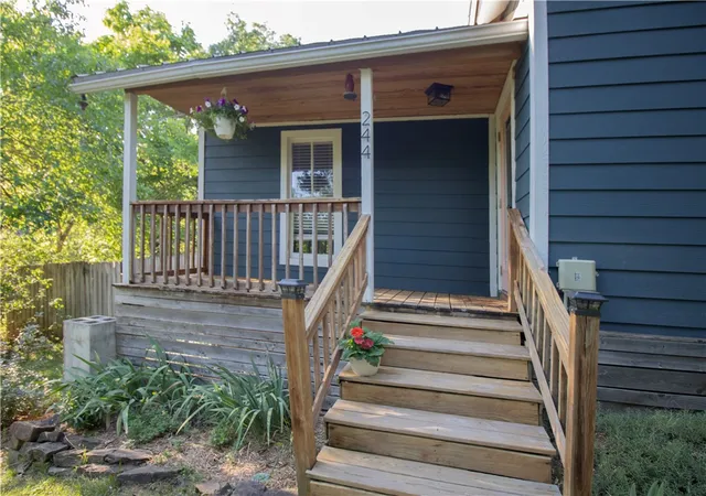 Photo 3 of Sale Pending at 244 E Huntsville Rd, Fayetteville, AR 72701 | MLS# 1347926 | Listing updated on 2026-09-10