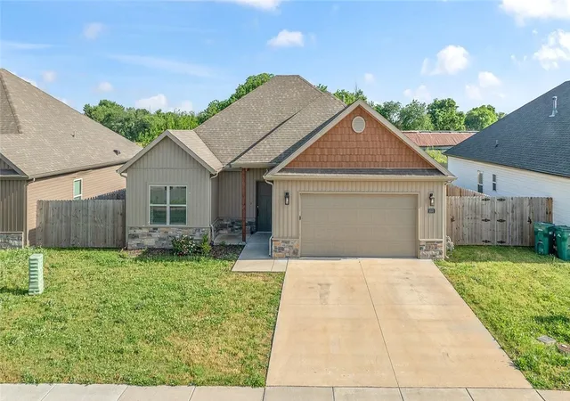 Photo 1 of Single family home for sale at 1031 Pebble Pass, Centerton, AR 72719 | MLS# 1348109 | Listing updated on 2026-10-01