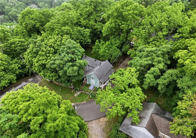 Photo 4 of Sale Pending at 26 Council St, Eureka Springs, AR 72632 | MLS# 1348441 | Listing updated on 2026-09-28