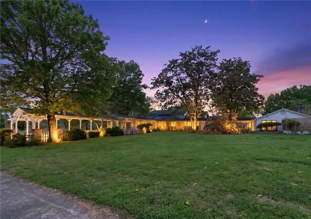 Photo 3 of Single family home for sale at 123 Shields Dr, Holiday Island, AR 72631 | MLS# 1343961 | Listing updated on 2026-08-31