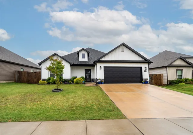 Photo 1 of Single family home for sale at 1041 Sunshine Ct, Centerton, AR 72719 | MLS# 1348605 | Listing updated on 2026-10-04