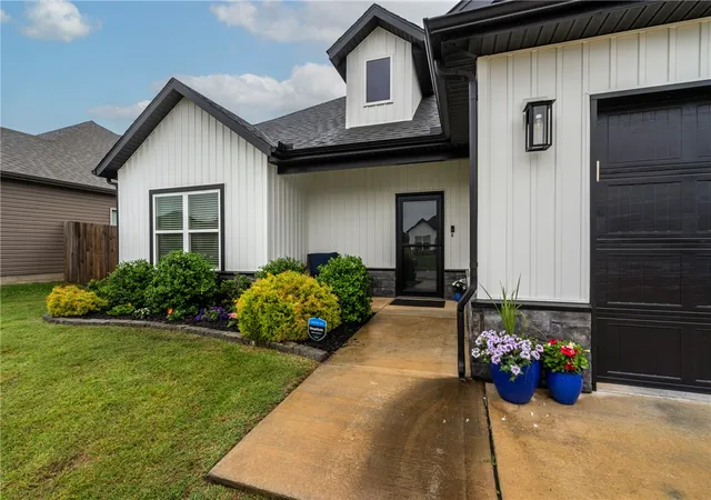 Photo 3 of Single family home for sale at 1041 Sunshine Ct, Centerton, AR 72719 | MLS# 1348605 | Listing updated on 2026-10-04