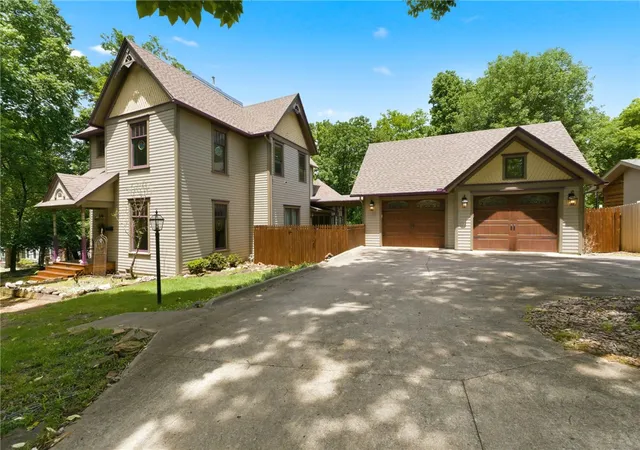 Photo 1 of Single family home for sale at 402 E Spring St, Fayetteville, AR 72701 | MLS# 1347729 | Listing updated on 2026-09-09