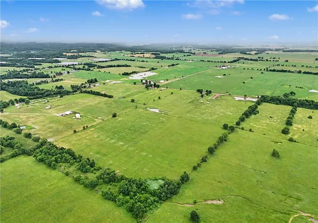 Photo 3 of House for sale at 9858 State Line Rd, Maysville, AR 72747 | MLS# 1348944 | Listing updated on 2026-08-28