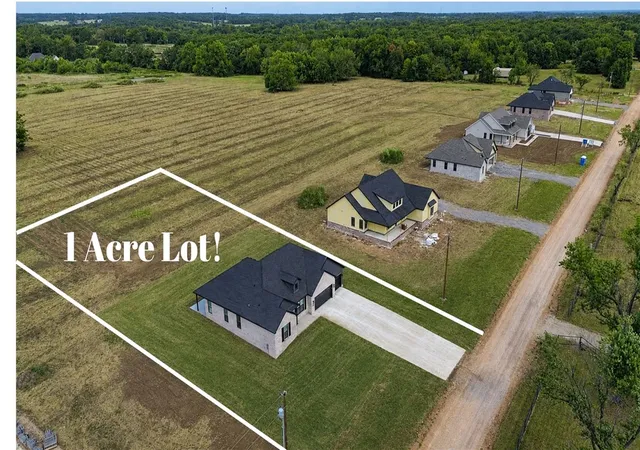Photo 3 of Sale Pending at 5121 S Pleasant Valley, Gentry, AR 72734 | MLS# 1348356 | Listing updated on 2026-09-19