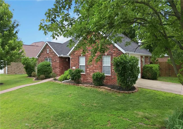 Photo 2 of Sale Pending at 3813 Sw Mason Rd, Bentonville, AR 72713 | MLS# 1348998 | Listing updated on 2026-10-21