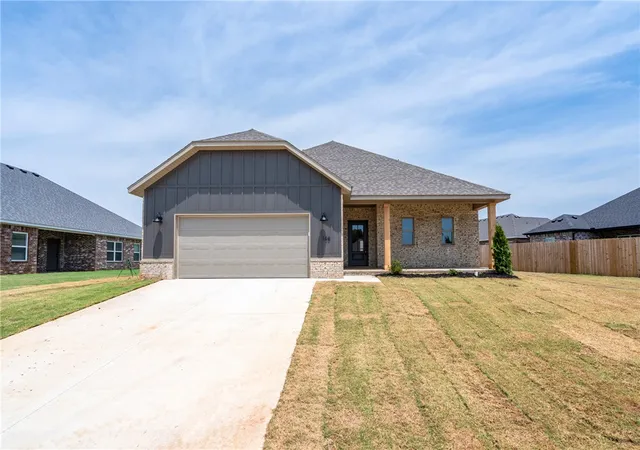 Photo 1 of Single family home for sale at 108 W Pitts St, Farmington, AR 72730 | MLS# 1349140 | Listing updated on 2026-09-13