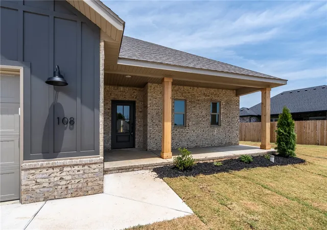 Photo 2 of Single family home for sale at 108 W Pitts St, Farmington, AR 72730 | MLS# 1349140 | Listing updated on 2026-09-13