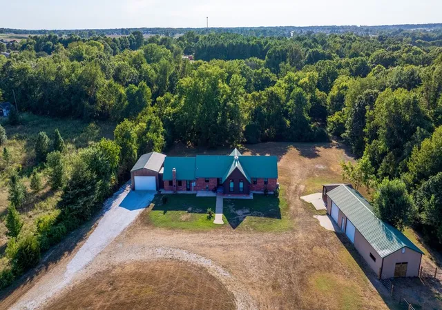 Photo 3 of Sale Pending at 15743 Easterling Rd, Pea Ridge, AR 72751 | MLS# 1348928 | Listing updated on 2026-09-15