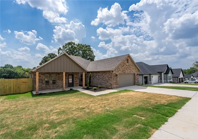 Photo 3 of Single family home for sale at 145 W Pitts St, Farmington, AR 72730 | MLS# 1349161 | Listing updated on 2026-09-06