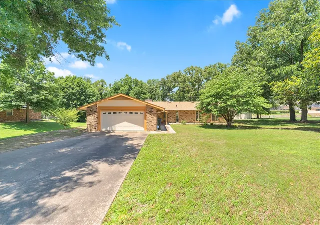 Photo 1 of Single family home for sale at 2015 Jefferson, Siloam Springs, AR 72761 | MLS# 1349363 | Listing updated on 2026-09-03